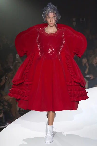 Look 16